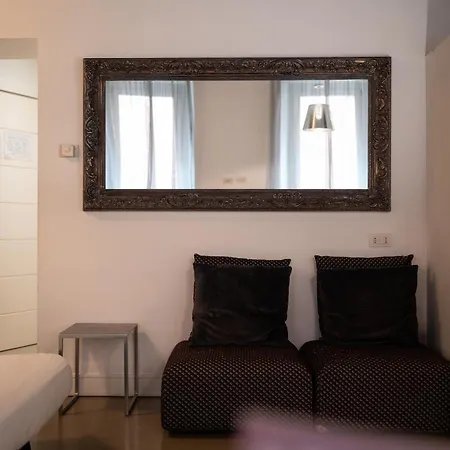 Silver Spanish's Steps Apartment