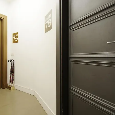 Silver Spanish's Steps Apartment *
